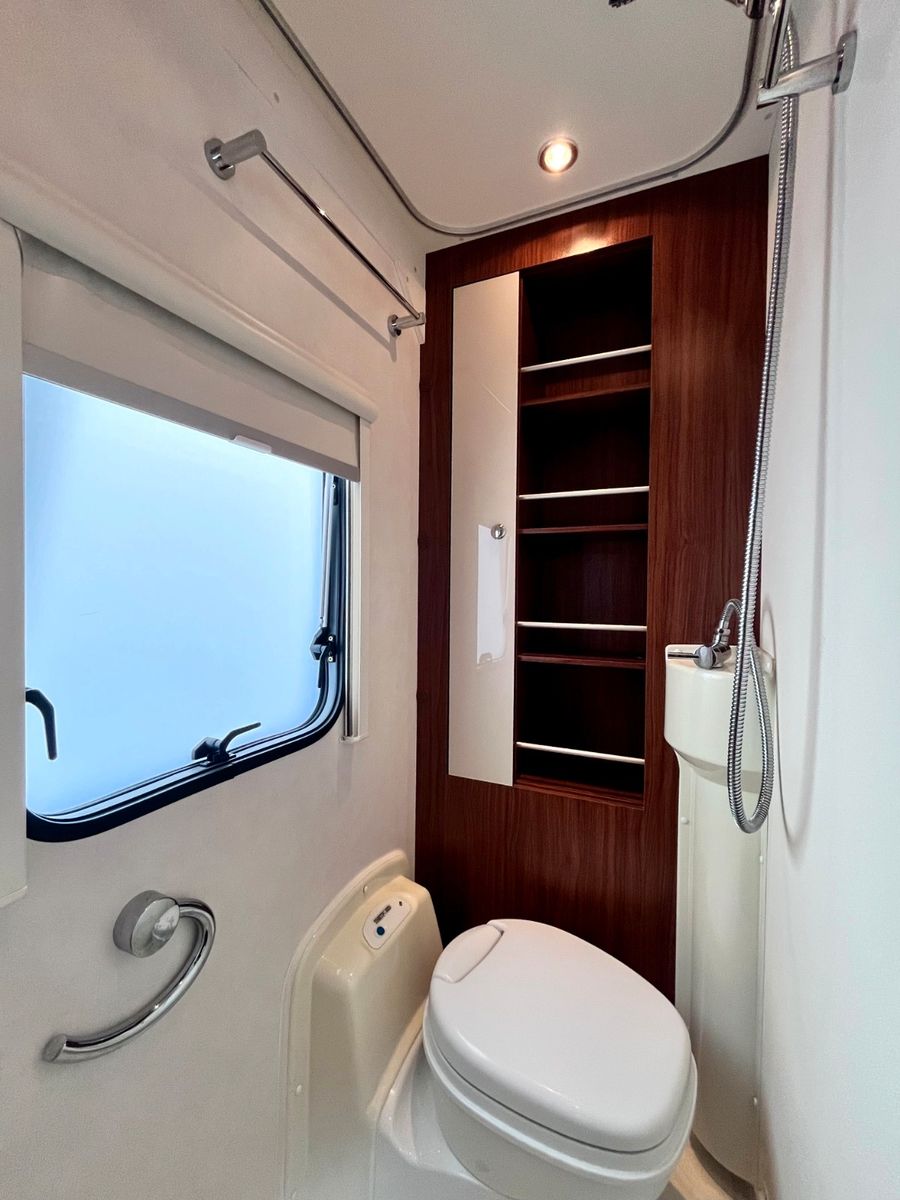Fahrzeugabbildung HYMER / ERIBA / HYMERCAR Nova S 546 -Kinderbett, Solar, Mover -