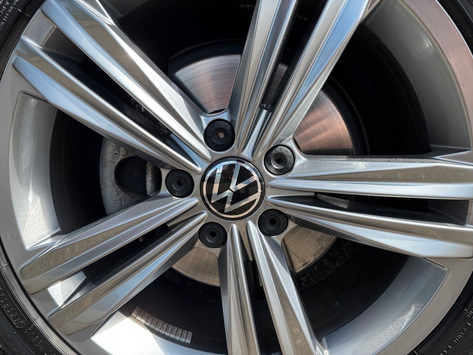 Fahrzeugabbildung Volkswagen T-Roc Sport R-Line 1.5 TSI