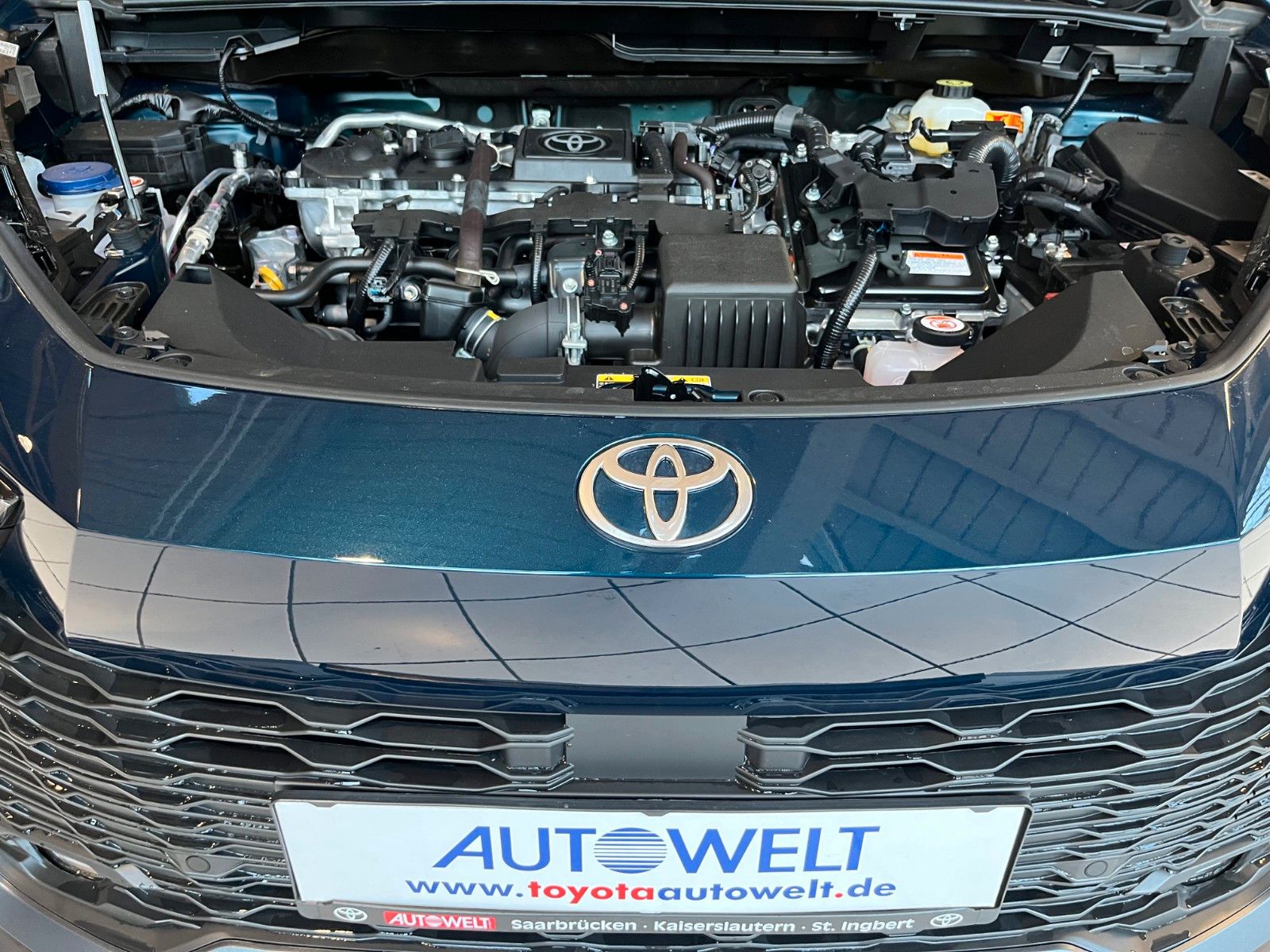 Fahrzeugabbildung Toyota C-HR Hybrid FWD Teamplayer / Technik-Paket