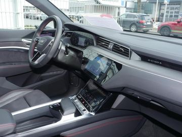 Audi Q8 e-tron - 5
