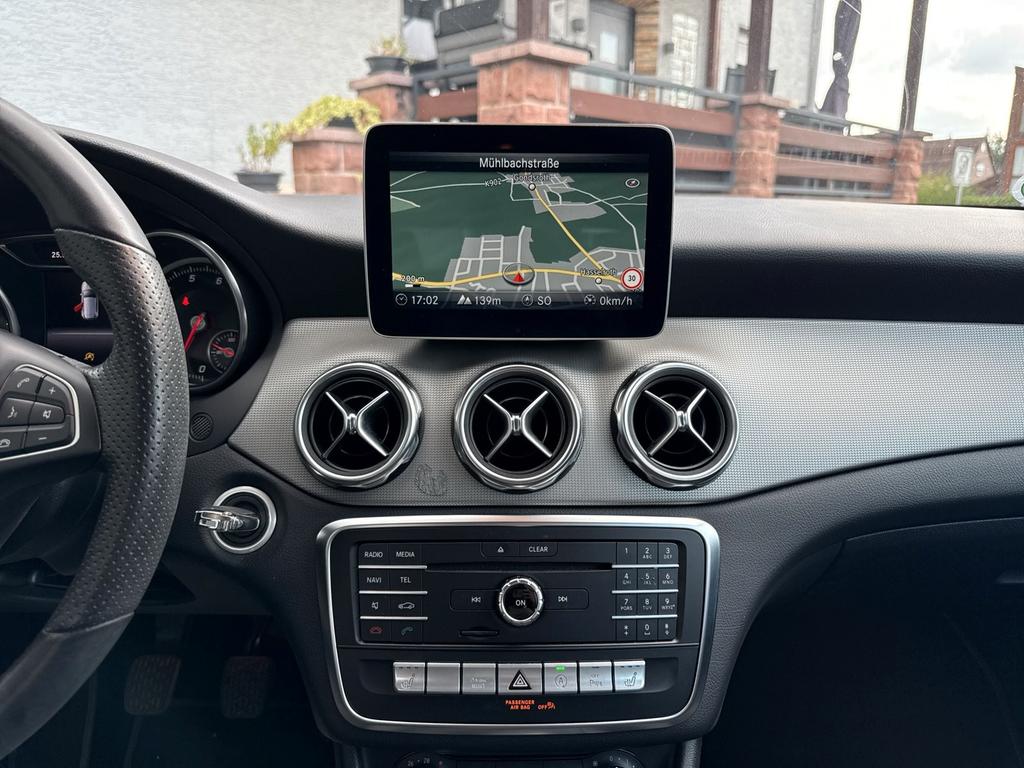 Mercedes-Benz GLA 180