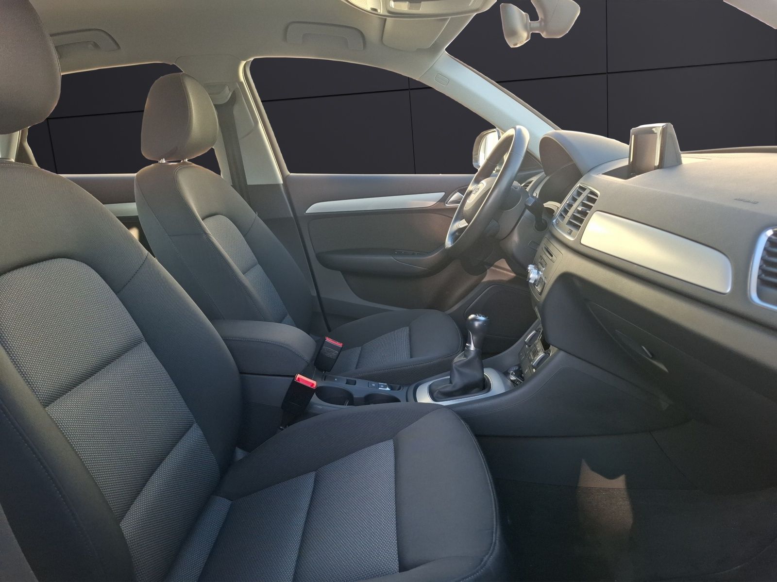 Fahrzeugabbildung Audi Q3 TDI LED AHK GRA PDC SH LM