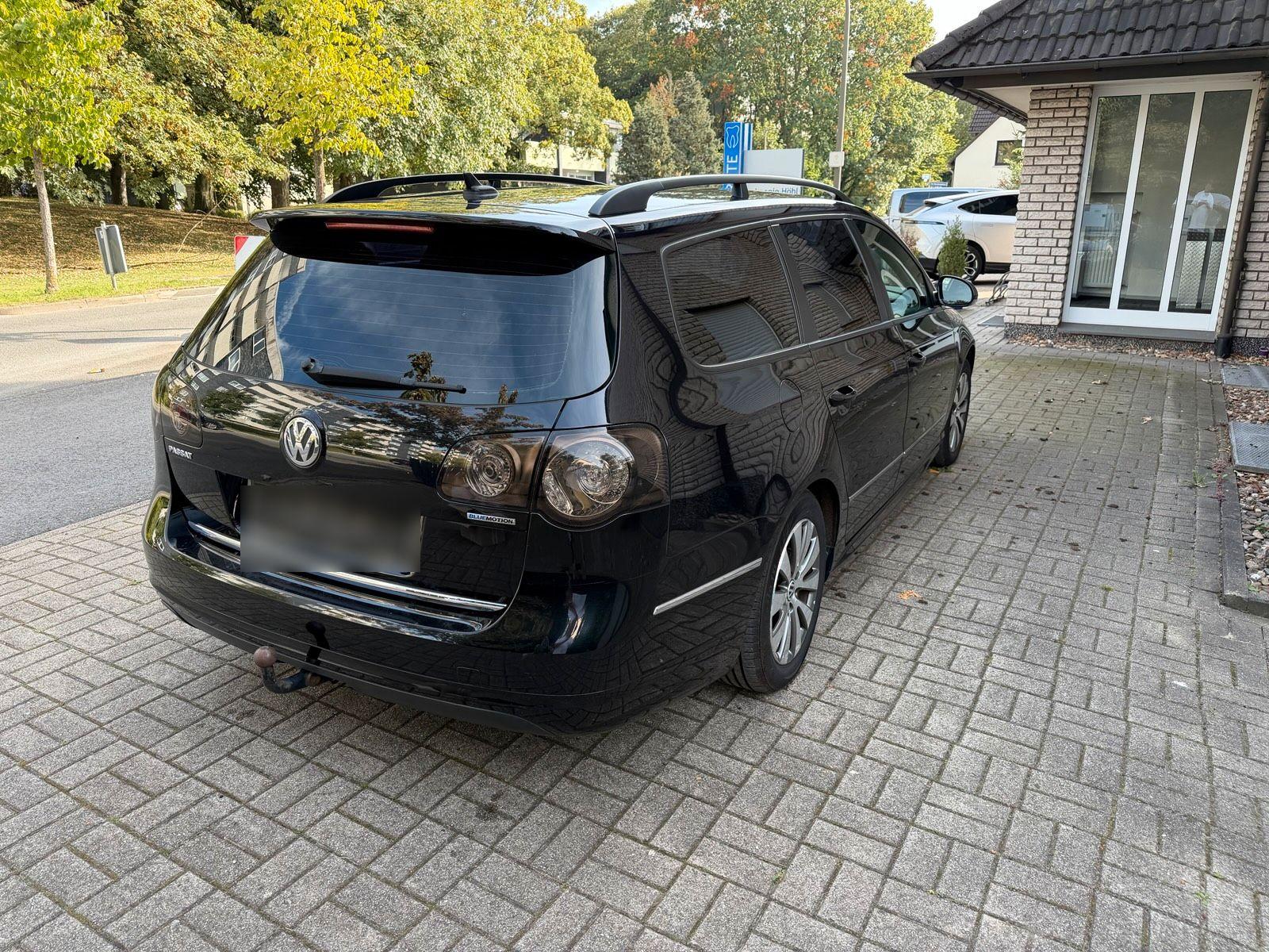 Volkswagen Passat 2010 — interior