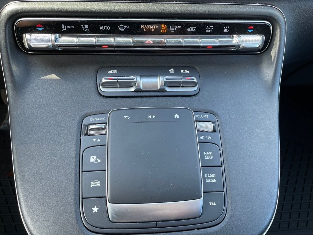 Fahrzeugabbildung Mercedes-Benz V 300 d AV/Extralang 4x4 STHZ, AHK, 360°, SHZ