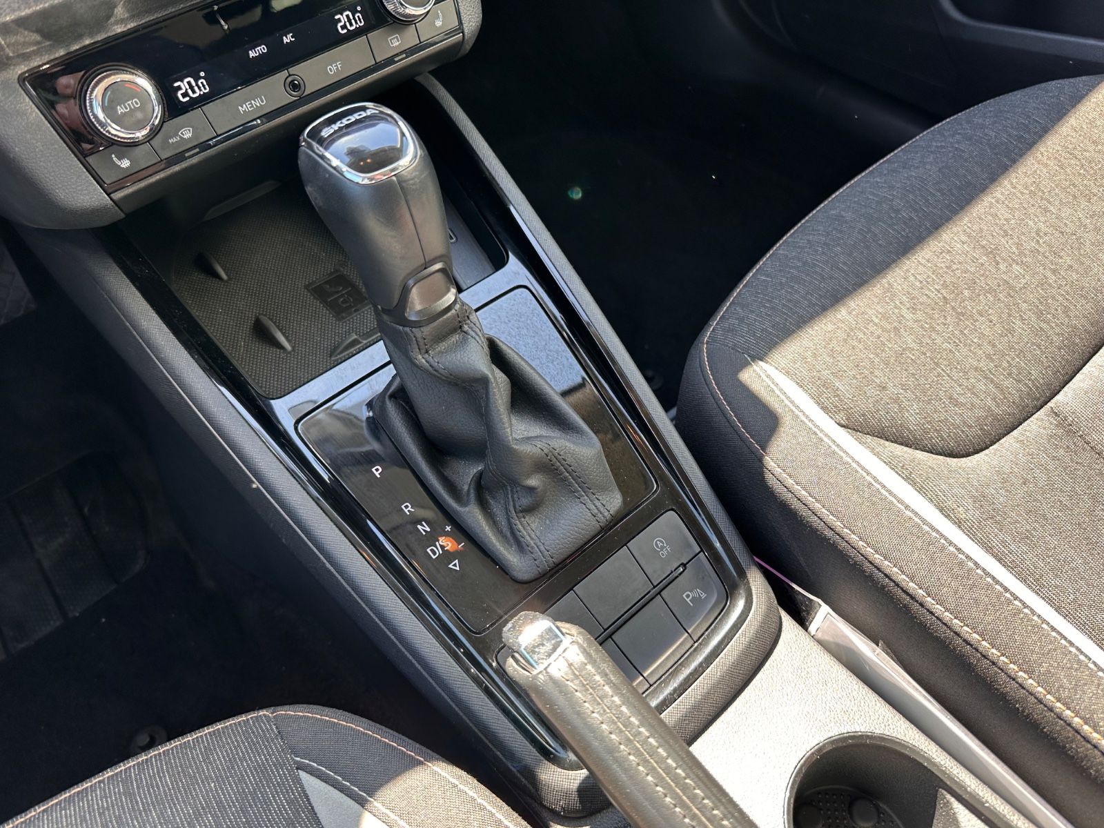 Fahrzeugabbildung SKODA Kamiq 1.5 TSI DSG Style AHK/ACC/LED/Navi/Kessy