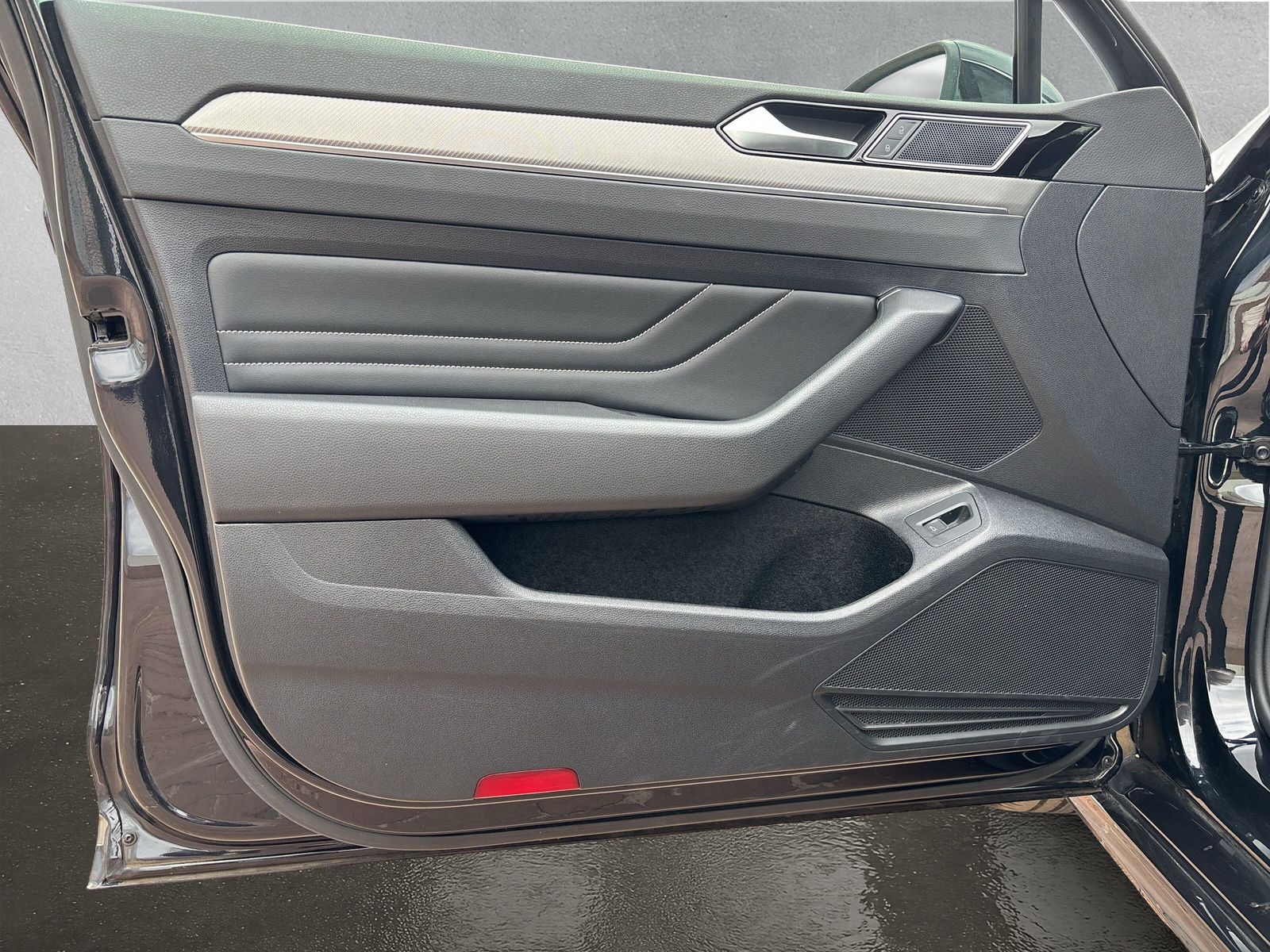 Fahrzeugabbildung Volkswagen Passat Variant Business 2.0 TSI DSG AHK App-Conn