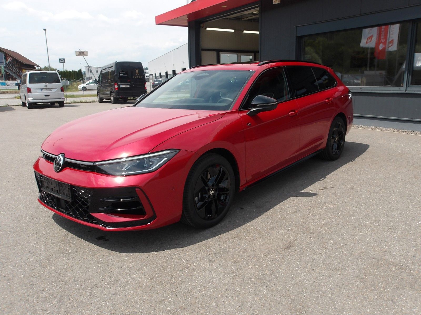 Volkswagen Passat Variant 4m. "R-Line,AHV,SD" EXP € 32990.-