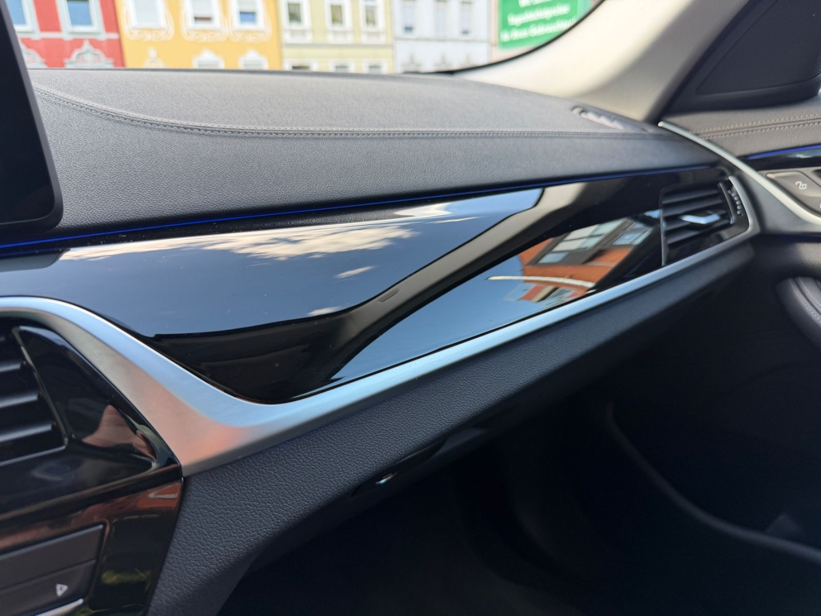 Fahrzeugabbildung BMW 520d Touring xDrive Luxury Line LASER PANO HUD