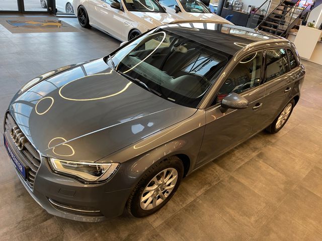Audi A3 Sportback attraction ultra*2. Hand*Navi*Xenon