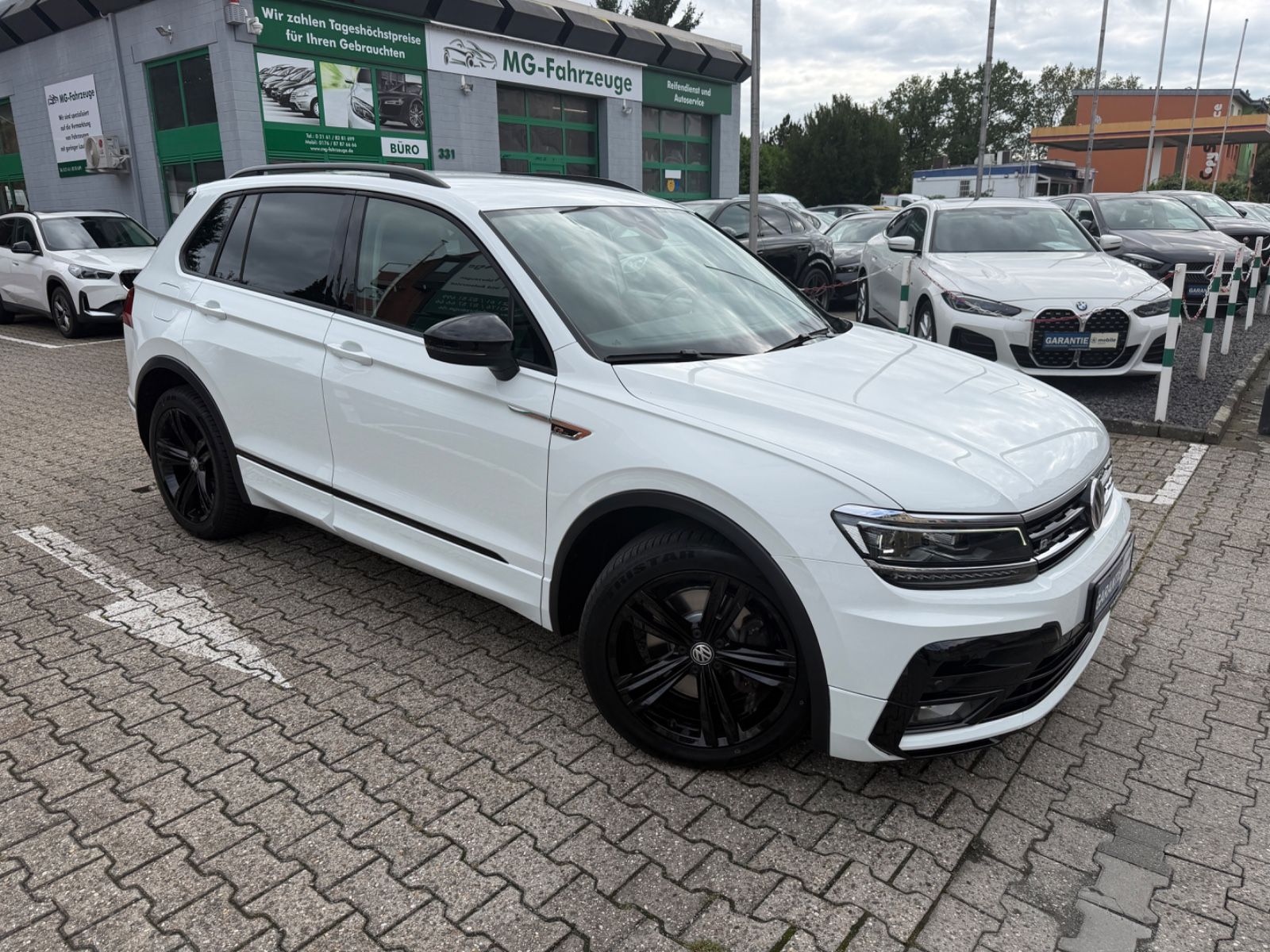 Fahrzeugabbildung Volkswagen Tiguan R-LINE 4Motion LED NAVI KAM. ACC SCHECKH.