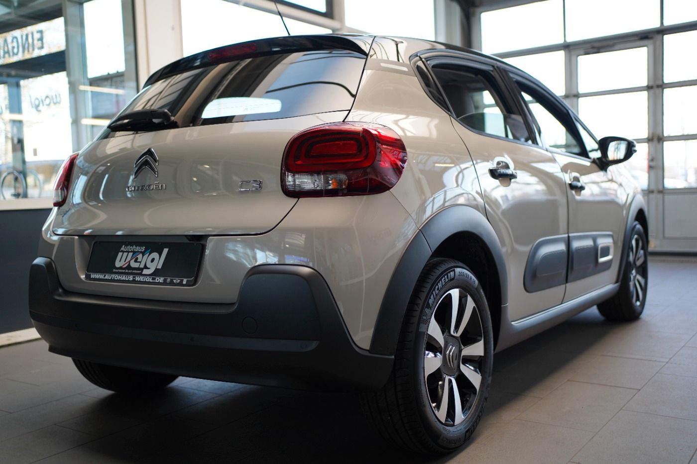 Fahrzeugabbildung Citroën C3 PureTech 83 Max Sitzheizung Navi DAB Klima