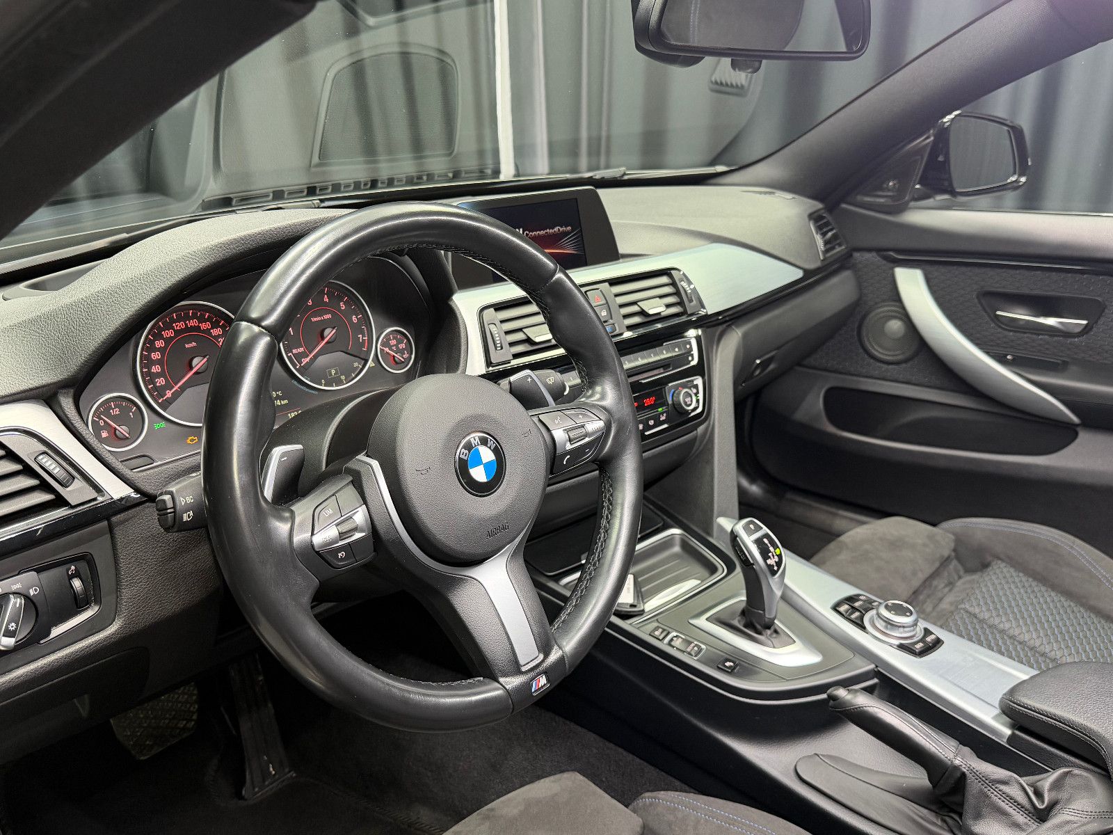 Fahrzeugabbildung BMW BMW 428i xDrive Gran Coupe M Sport|H&K|PANO|1.Hd
