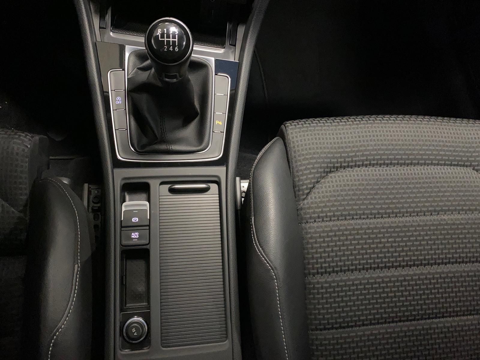 Fahrzeugabbildung Volkswagen Golf 1.4 16V TSI 1395 ccm Highline PDC+NAVI+ACC+