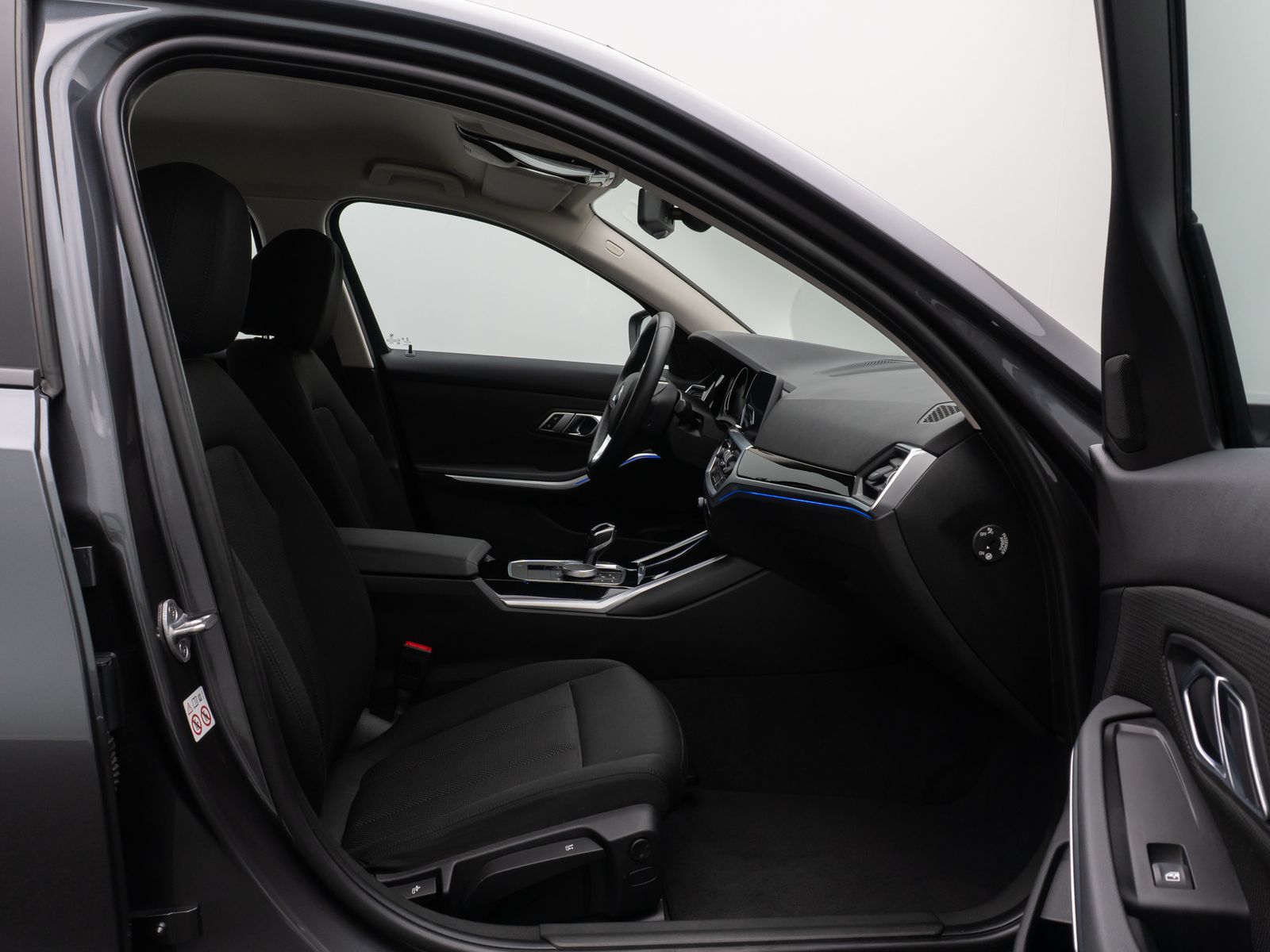 Fahrzeugabbildung BMW 320i Alarm PDC Komfort LED FernlichtAss HiFi 18"
