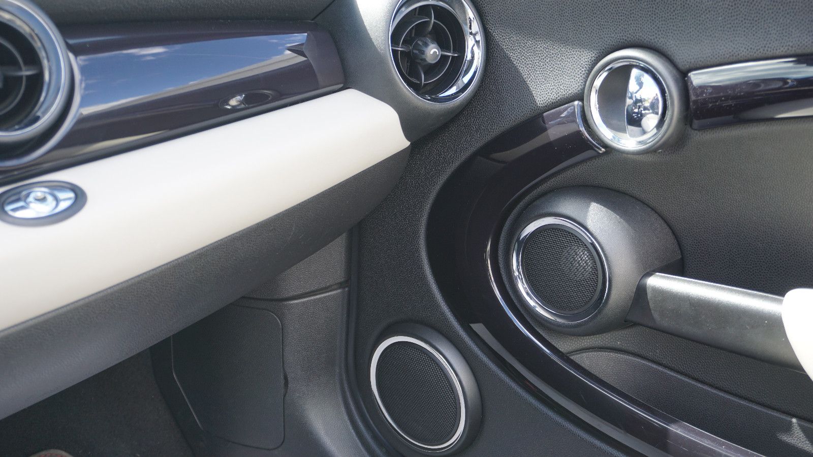 Fahrzeugabbildung MINI COOPER S Cabrio 1.6 Ltr, Bi-Xenon,Navi,Leder,+WR