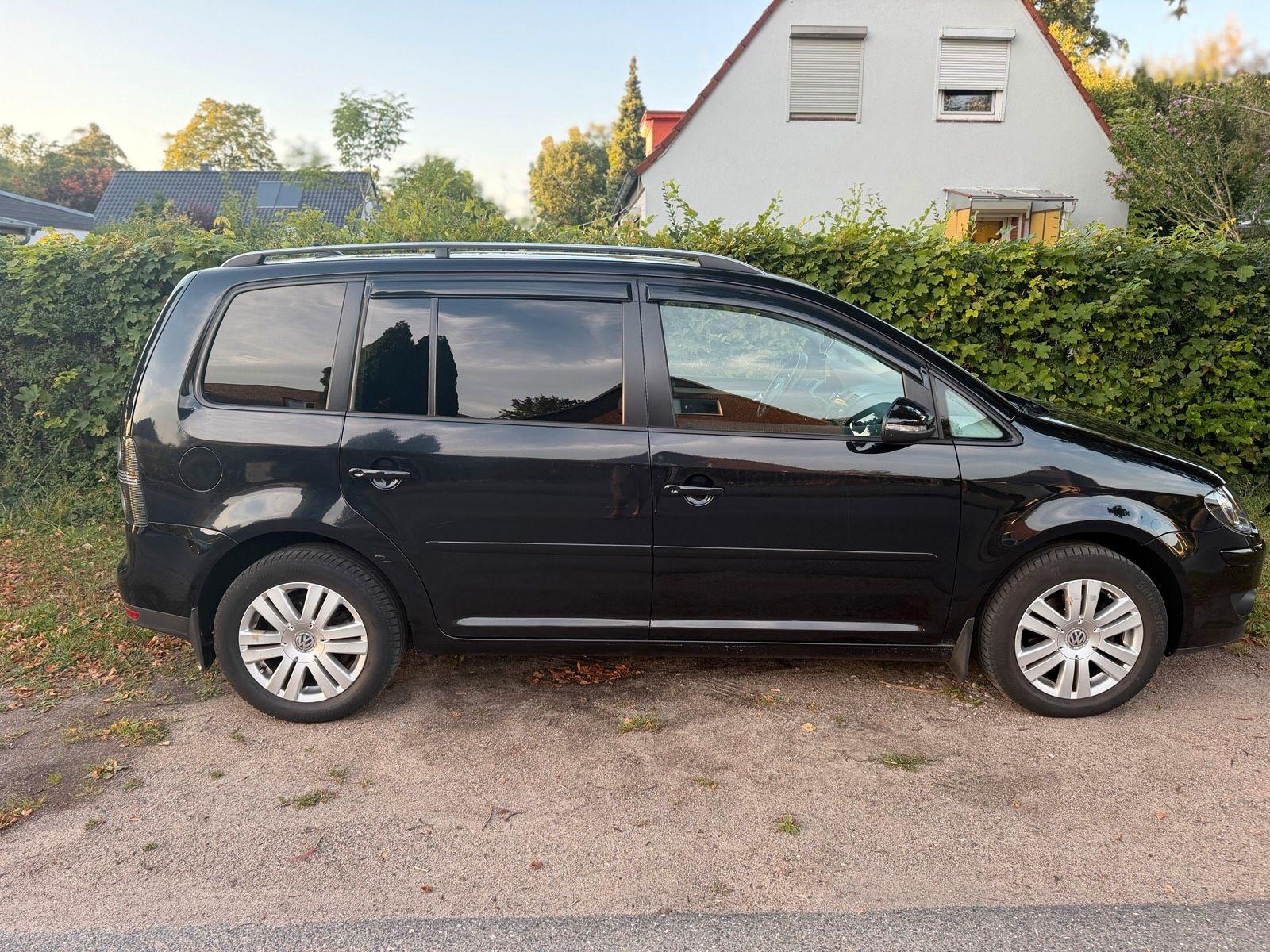 Volkswagen Touran 2009 — interior