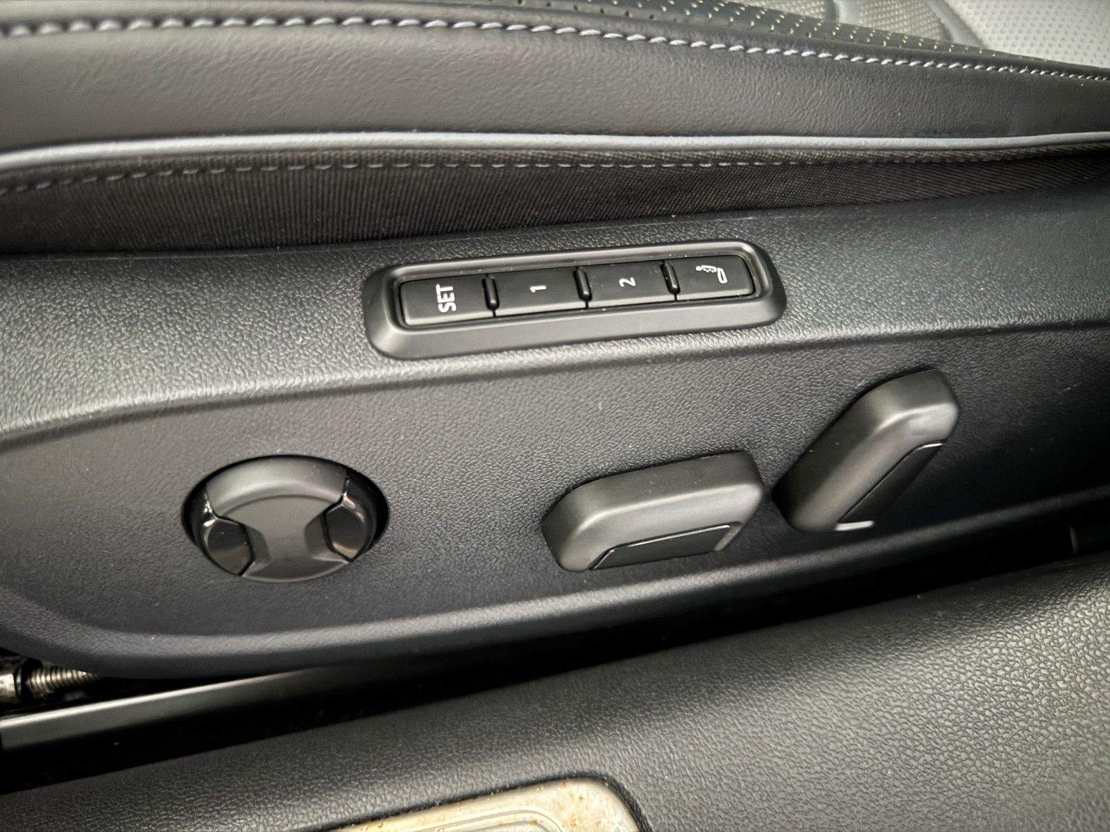Fahrzeugabbildung Volkswagen ARTEON SB DSG ELEGANCE PANO IQ-LIGHT VW GARANTIE