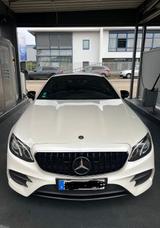 Mercedes-Benz E 300 Autom. - - Mercedes-Benz E 300: Coupé