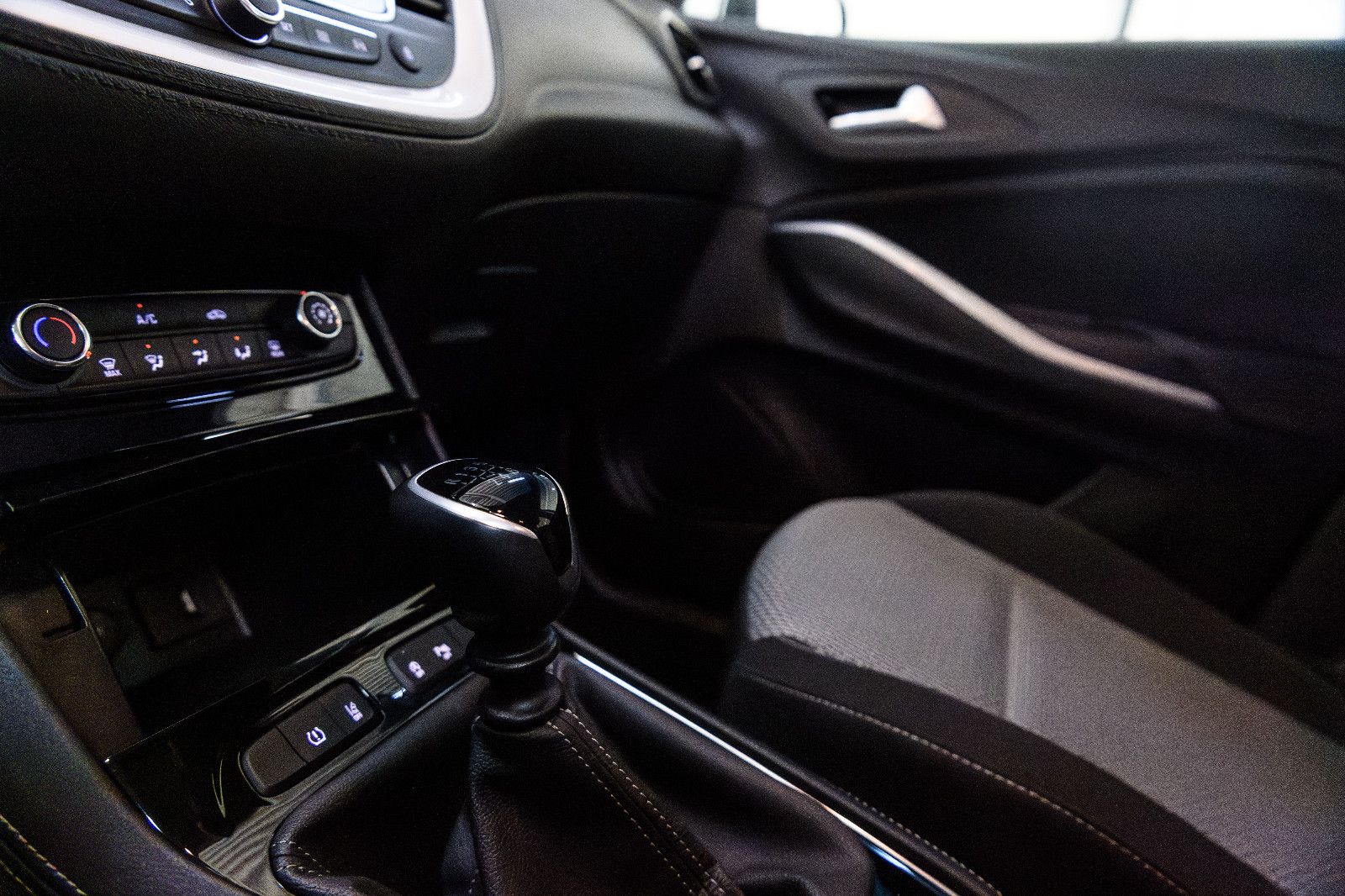 Fahrzeugabbildung Opel Grandland X /Navi+AHK+LED+Grip-Control+SH