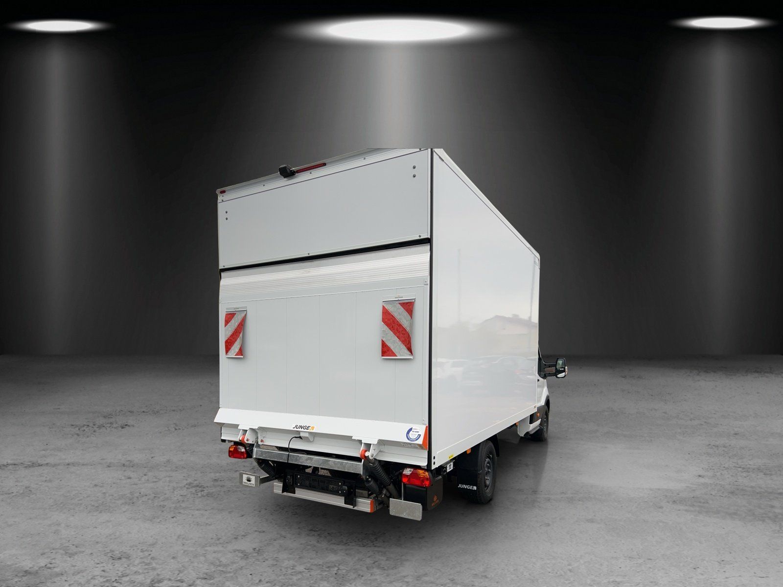 Fahrzeugabbildung Ford Transit L4 Einzelkabine Koffer GJR Ladebordwand