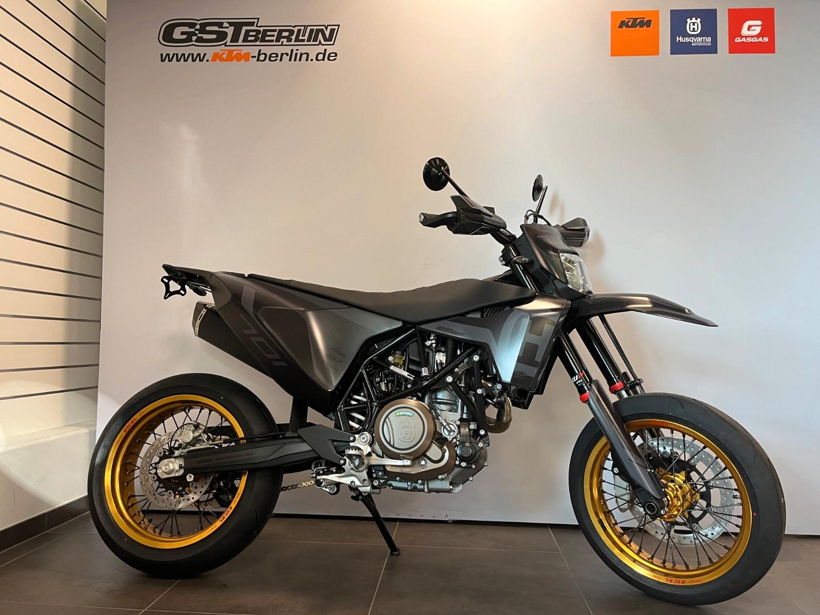 Husqvarna 701 SUPERMOTO  "Black Widow "