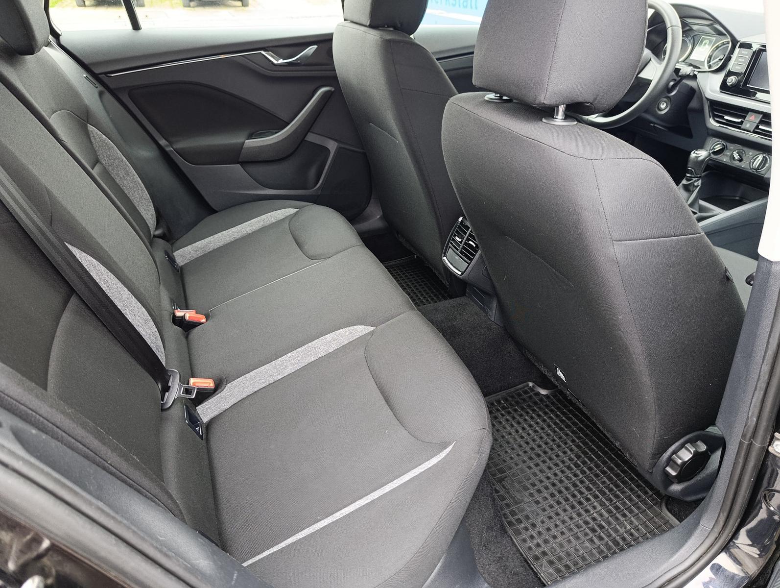 Skoda Scala Active Car Play Tempomat SHZ PDC AHK