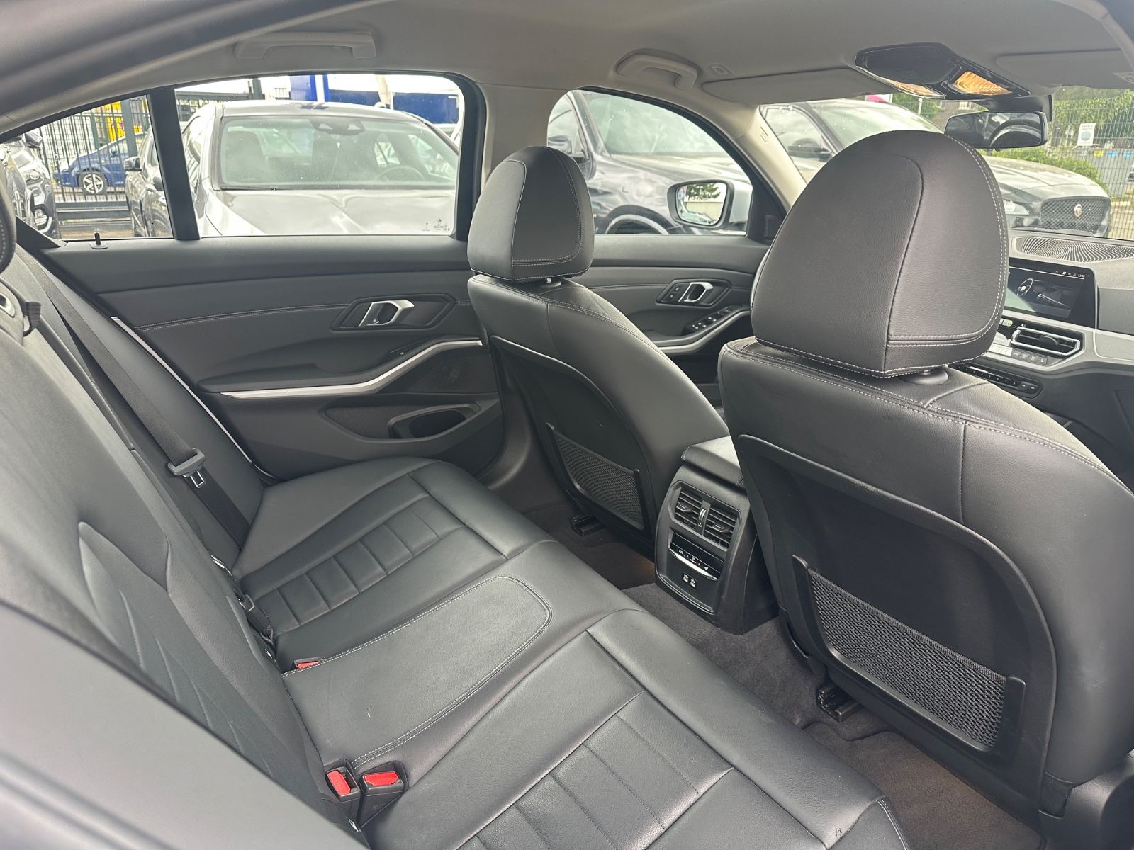 BMW 318 d Advantage/Leder/Navi/Kamera/LED/1Hand foto 17