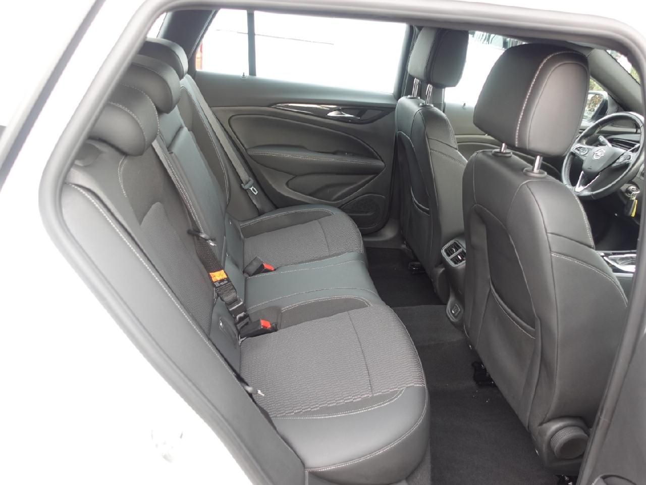 Fahrzeugabbildung Opel Insignia Sports Tourer 2,0 Business