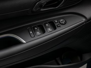 Hyundai i20 1.0 Trend Kamera Navi BOSE Spurhalteassi.