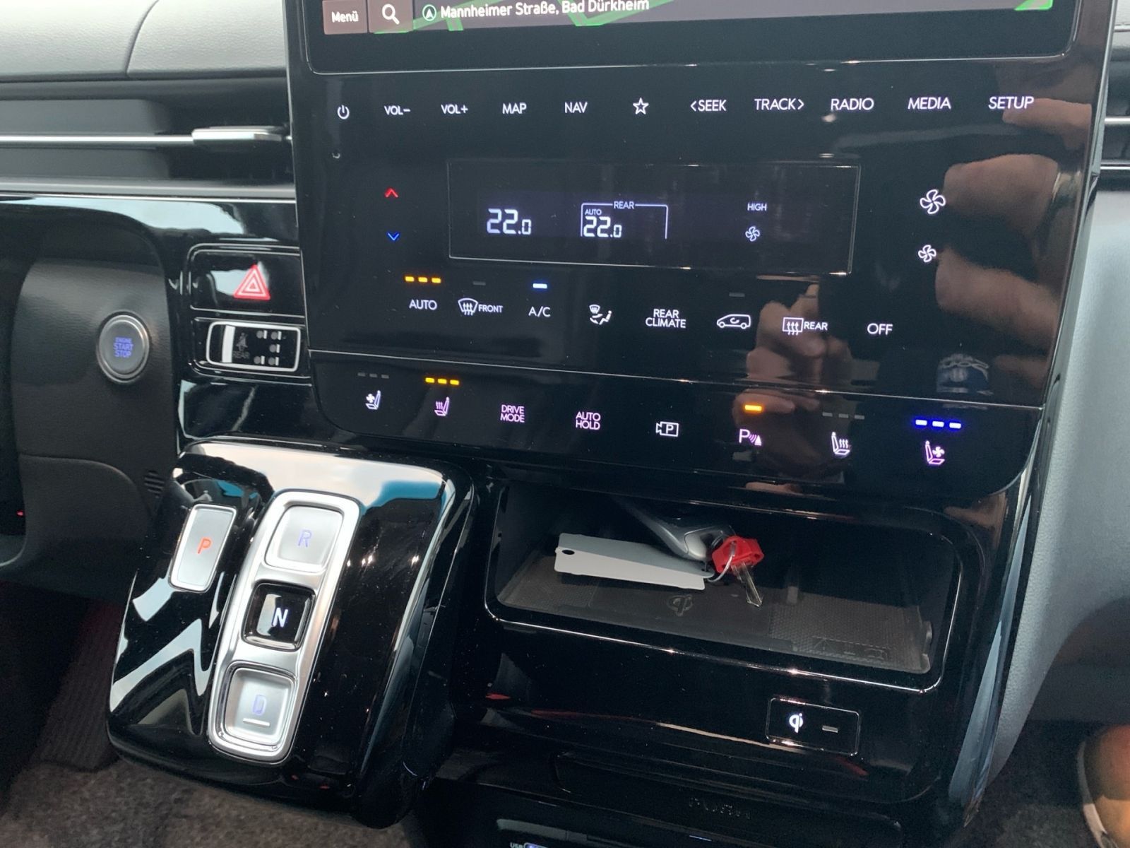 Fahrzeugabbildung Hyundai STARIA 2.2 CRDi Signature 4WD Leder AHK