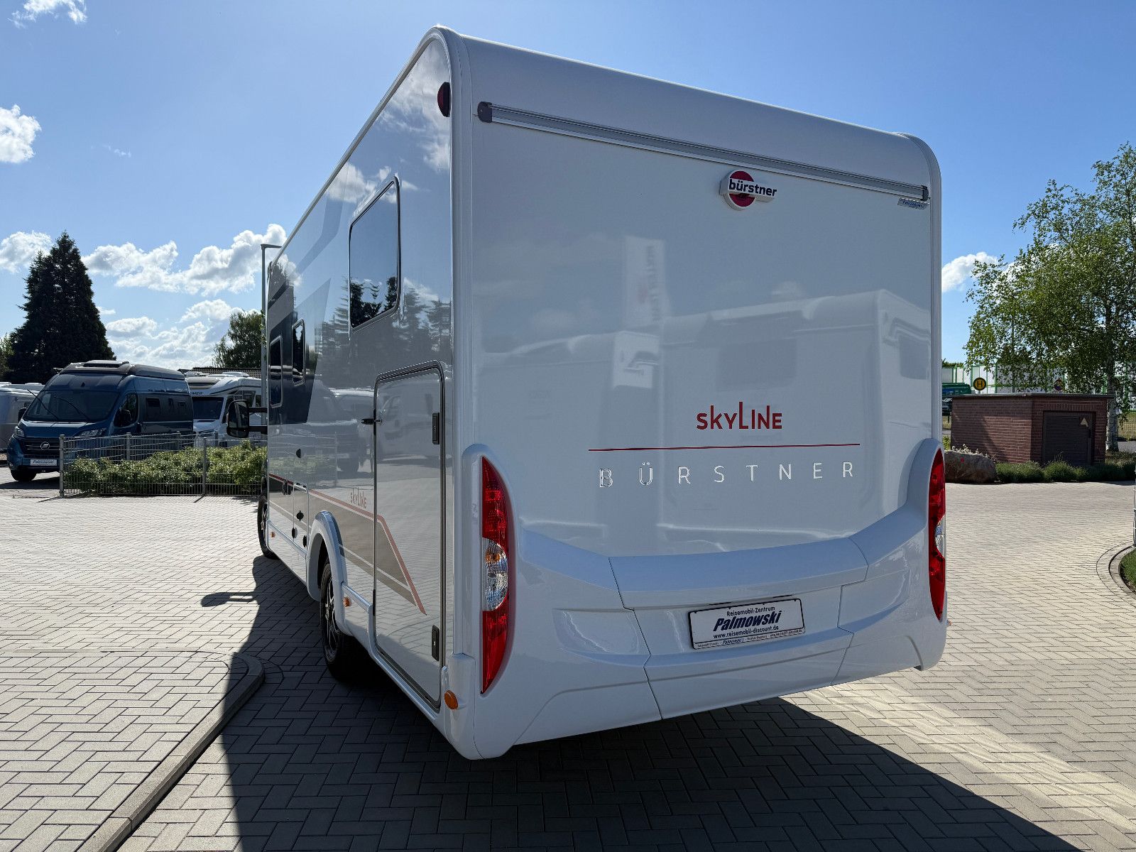 Fahrzeugabbildung Bürstner Lyseo Time Skyline 726G - Sie sparen 11.989€