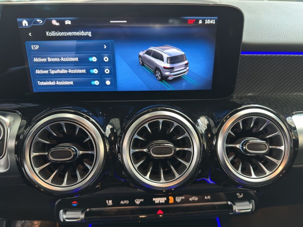 Fahrzeugabbildung Mercedes-Benz GLB 200 AMG*Night*LED*KeyLess*PDC*ParkAs*RFK*AHK