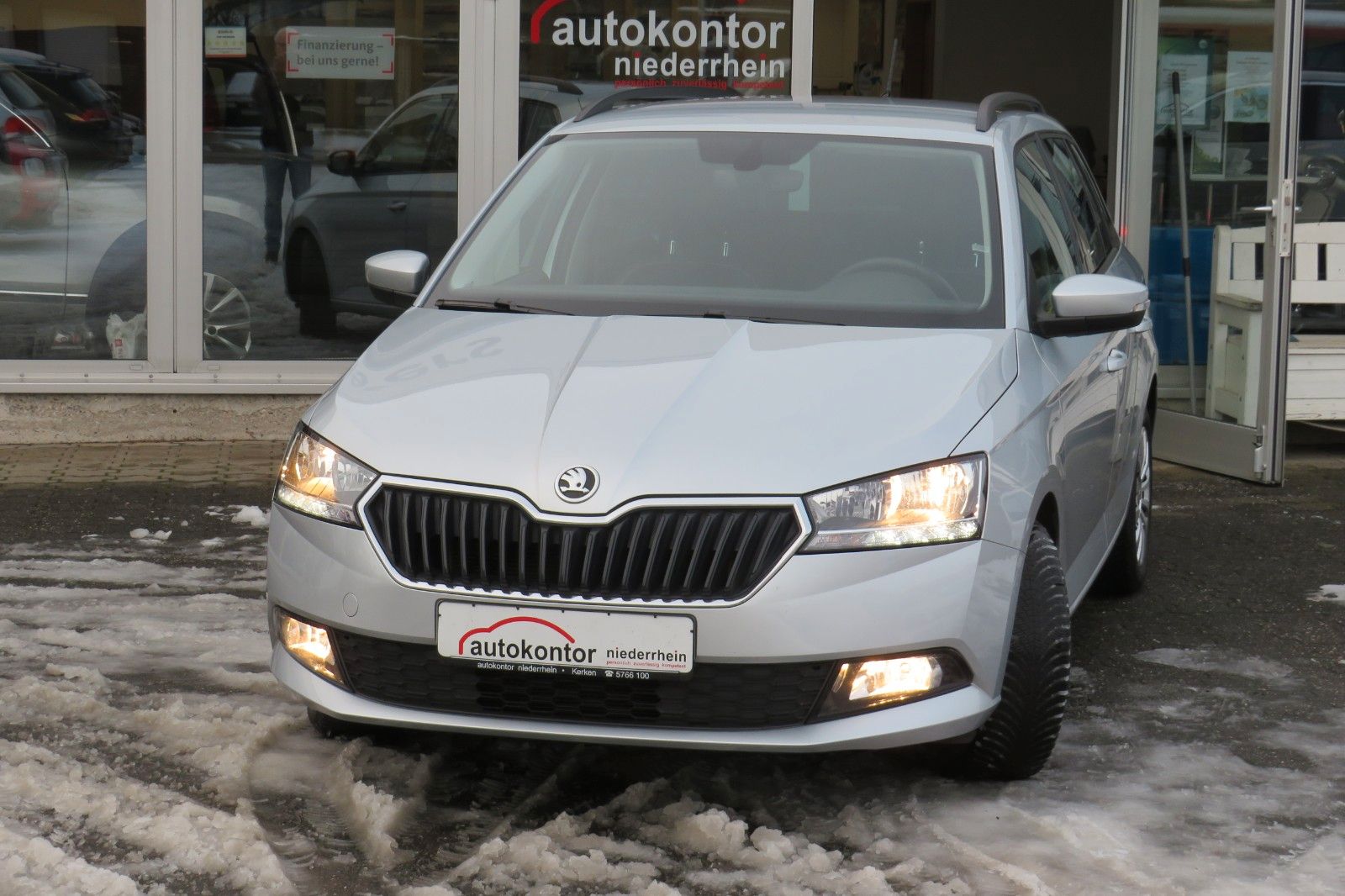 Fahrzeugabbildung SKODA Fabia Combi Ambition SITZH. GJ GRA PDC APP 1.H