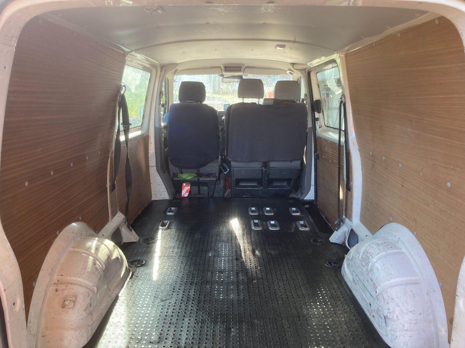 Volkswagen Transporter 2008 — photo 6