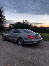 Mercedes-Benz CLS 63 AMG  V8 Biturbo, Heckantrieb, Massage - aus 2011: Cl AMG