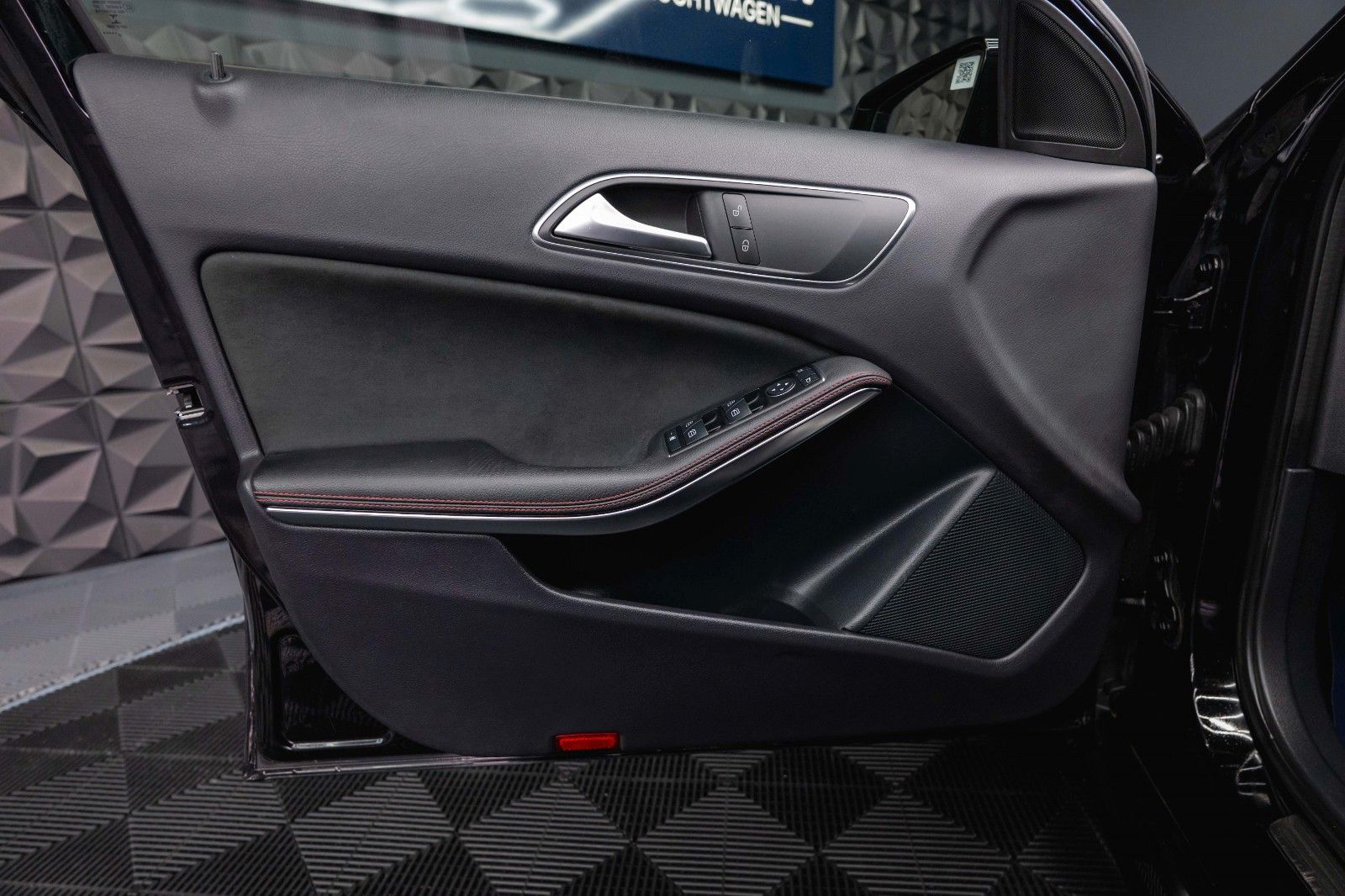 Fahrzeugabbildung Mercedes-Benz A 250 AMG Sport Black Edition *TÜV Neu*Navi*19%*