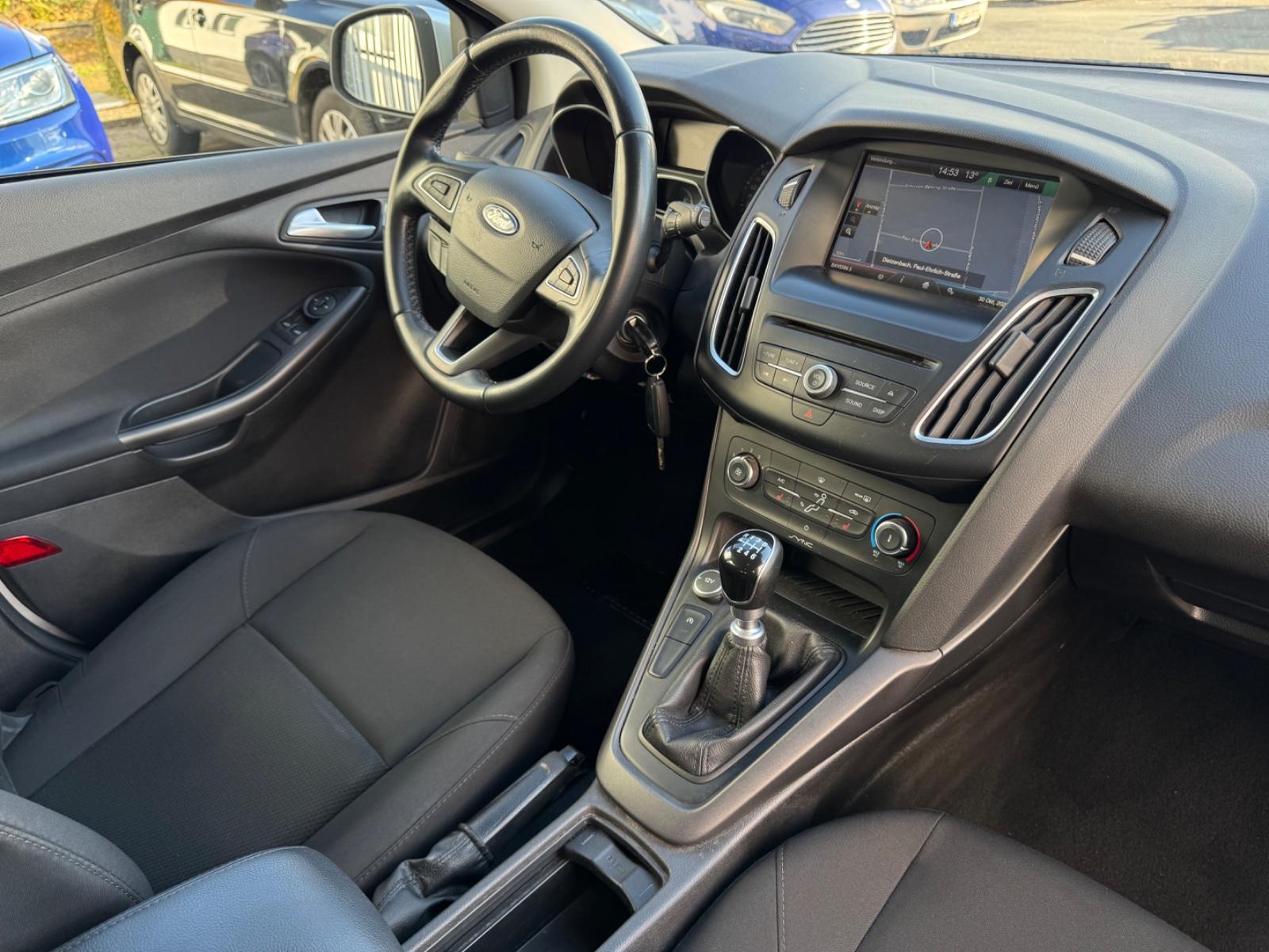 Ford Focus 2015 — photo 11