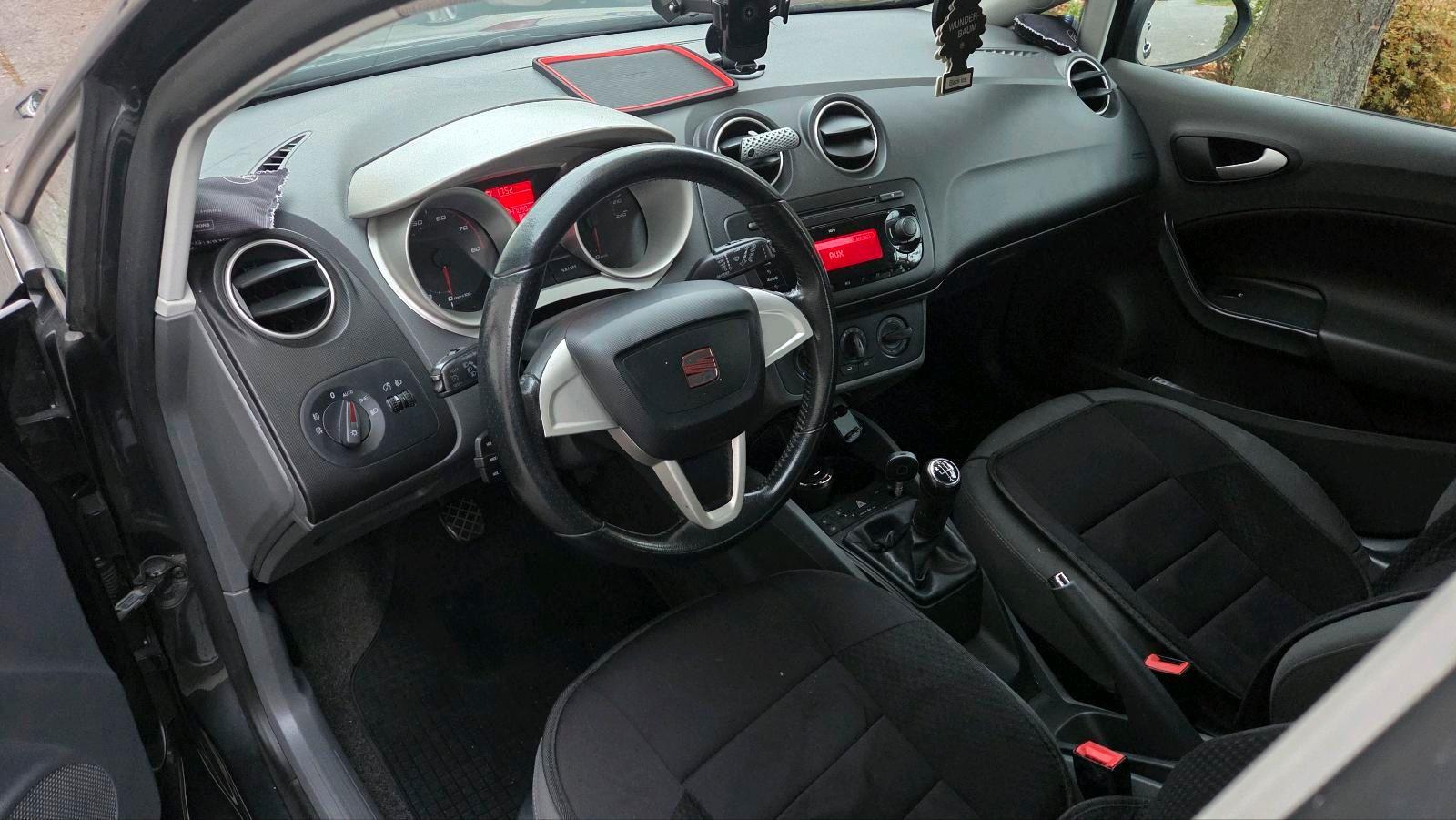 Seat Ibiza 2012 — interior