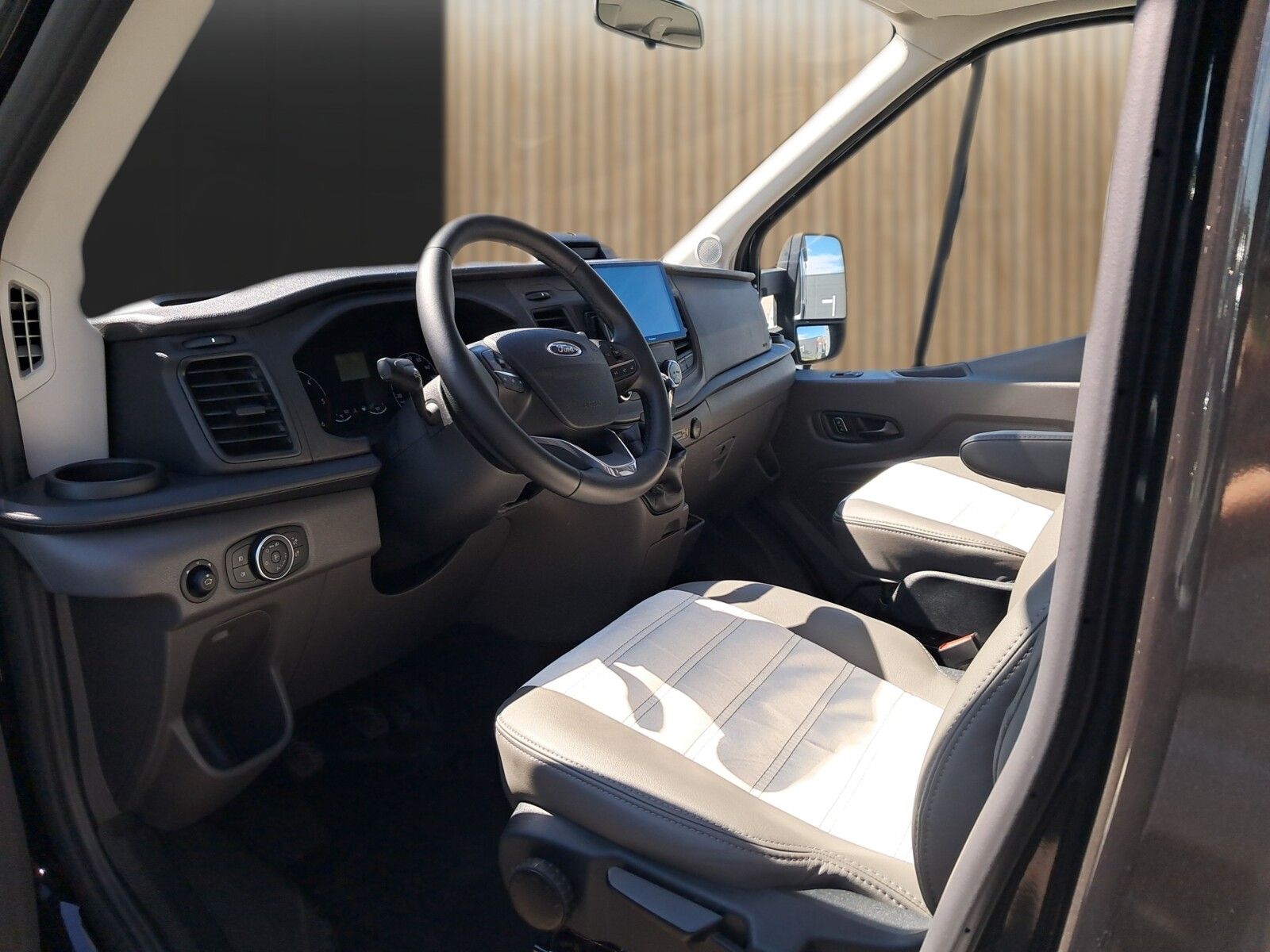 Fahrzeugabbildung Sunlight Adventure T Ford 680 Markise/SAT/TV/Solar/Navi