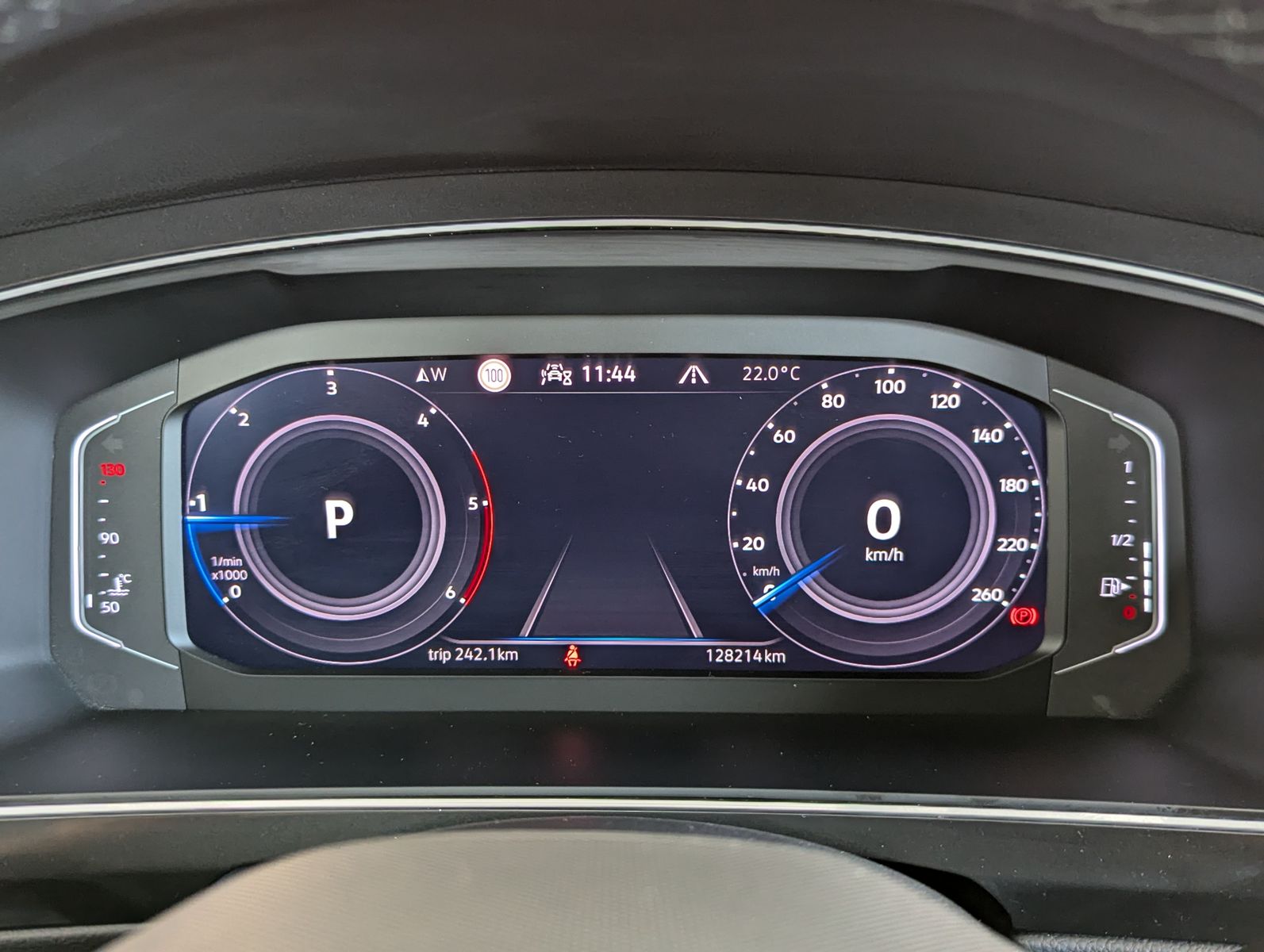 VW Tiguan 2.0 TDI DSG Elegance HUD Assist-Plus StHz - Image 33