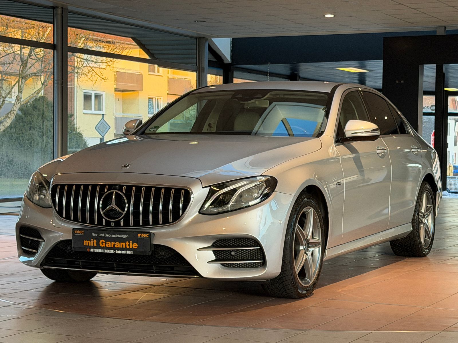 Fahrzeugabbildung Mercedes-Benz E 300 de/AMG/HEAD-UP/VIRTUAL/AMBIENTE/BURMESTER/