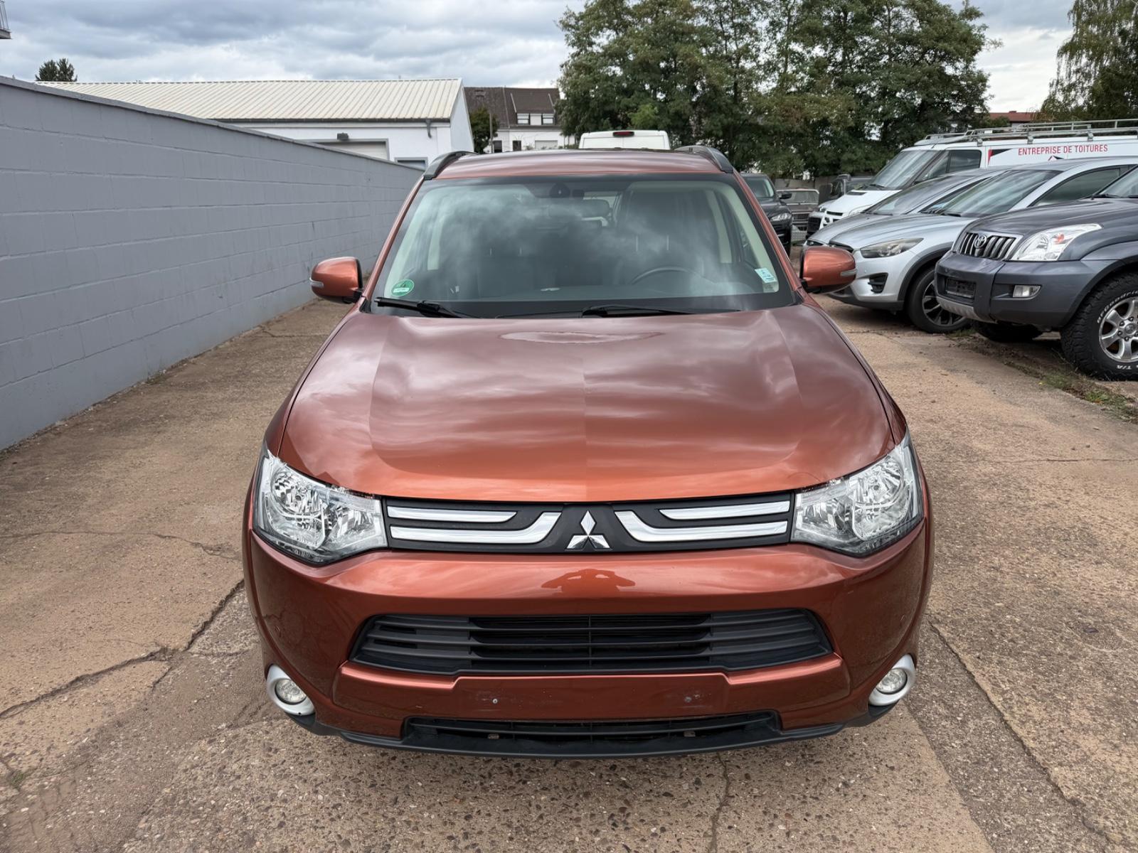 Mitsubishi Outlander 2.2* 4WD* 7 Sitzer*Euro5*Leder*Kamera*