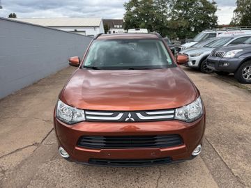 Mitsubishi Outlander - 2