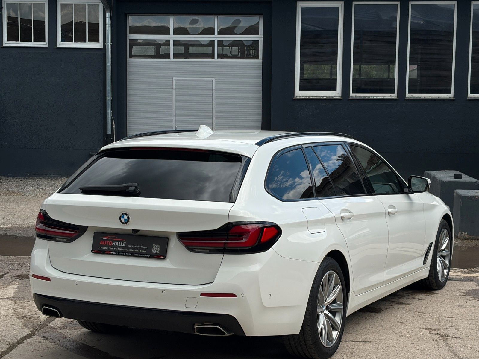 Fahrzeugabbildung BMW 530i Touring SHAD NAPPA HuD ACC SHZ SBL CAM PDC