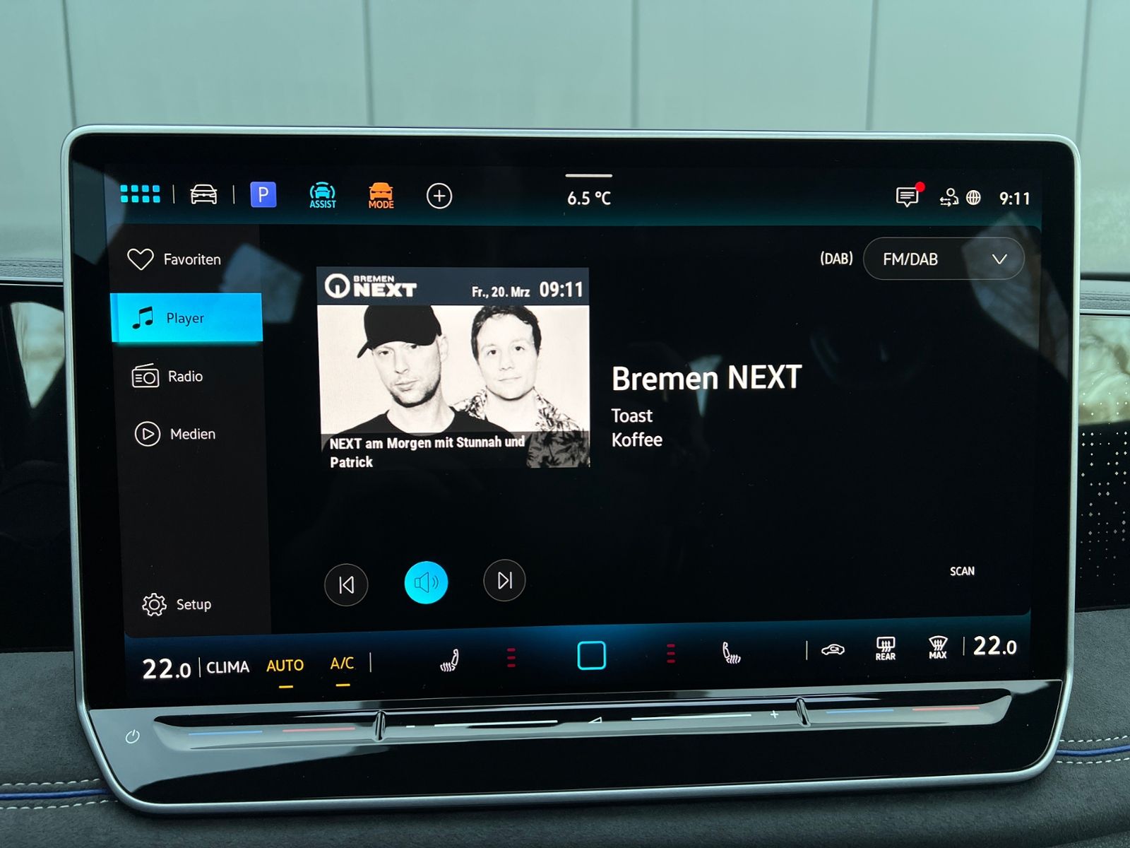 Fahrzeugabbildung Volkswagen Tiguan R-Line 1.5 eTSI DSG *AHK, ACC, IQ.Light,