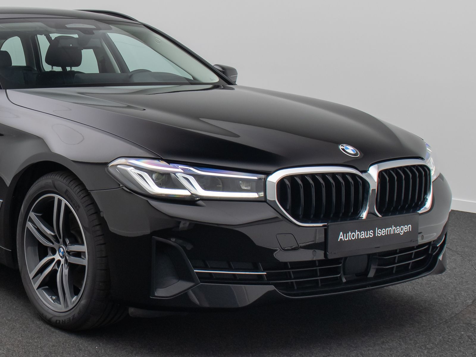 Fahrzeugabbildung BMW 520d xD Kamera HUD DAB Laser Panorama Leder 19"