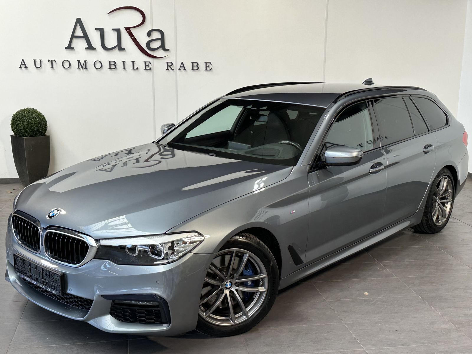 Fahrzeugabbildung BMW 530d Touring M-Sport NAV+LED+SHZ+HUD+AHK+LC+2HD