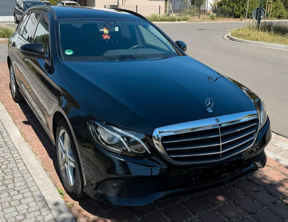 Image of Mercedes-Benz E 220