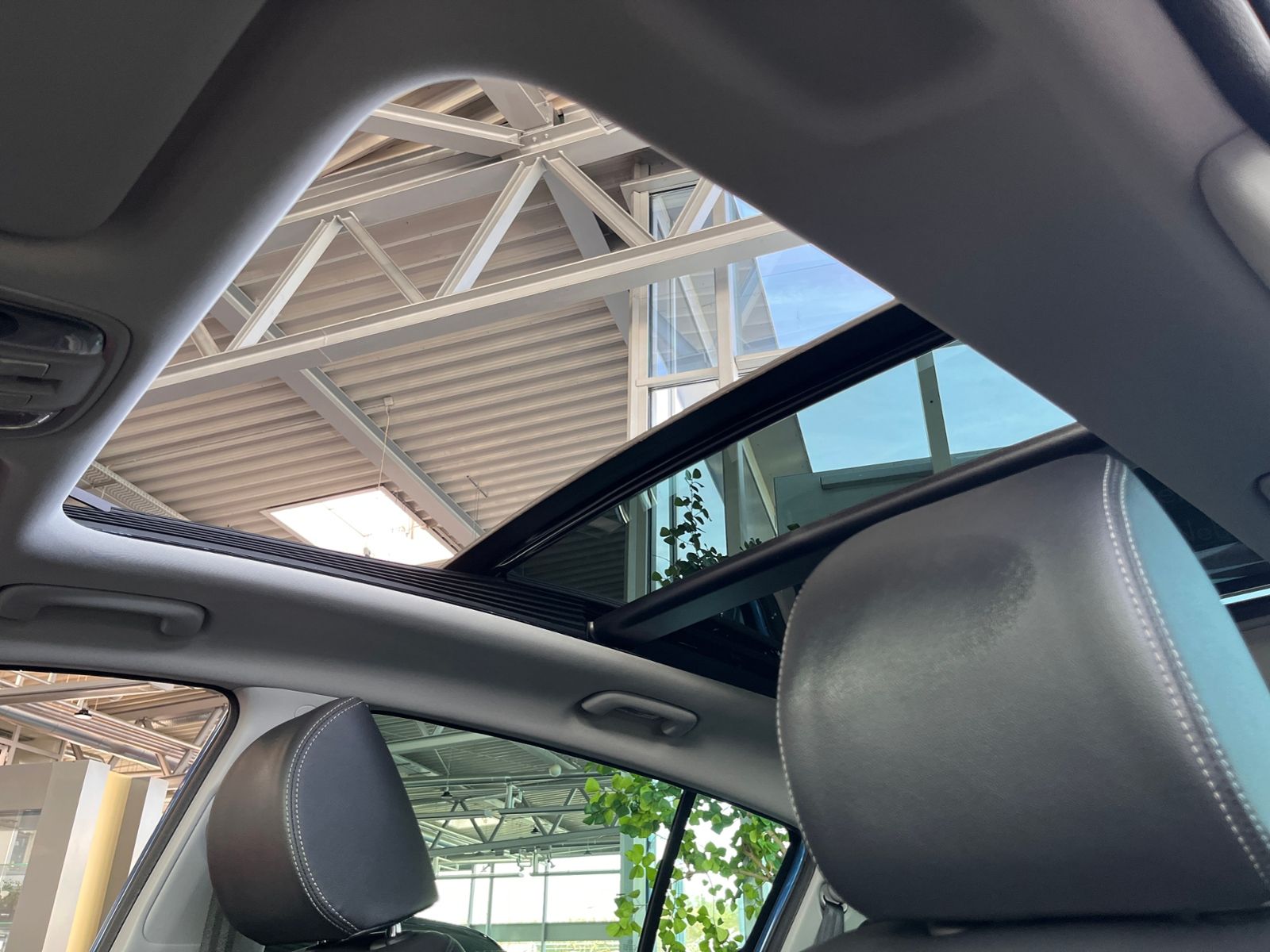 Fahrzeugabbildung Kia Sportage Platinum Edition 4WD AHK LEDER NAV SHZ