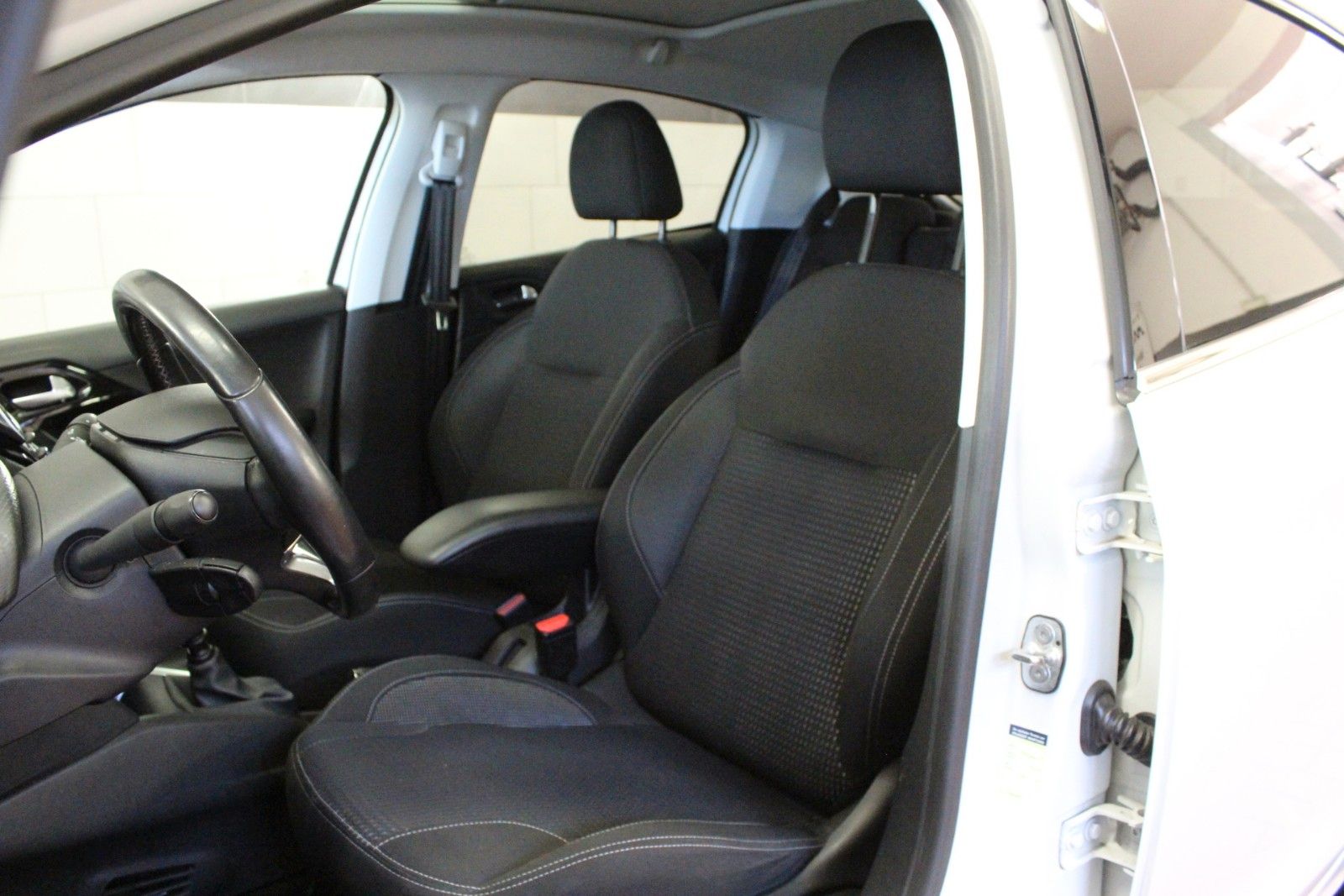 Fahrzeugabbildung Peugeot 208 PureTech 110 Edition Panoramadach*Sitzheizun